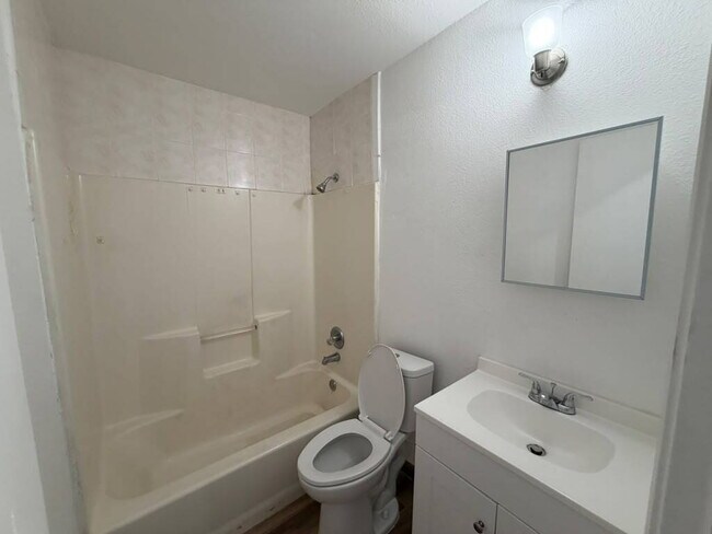 Building Photo - "Charming 2-Bed Hideaway with Modern Comforts in Edinburg – 840 Sq Ft of Cozy Living!"