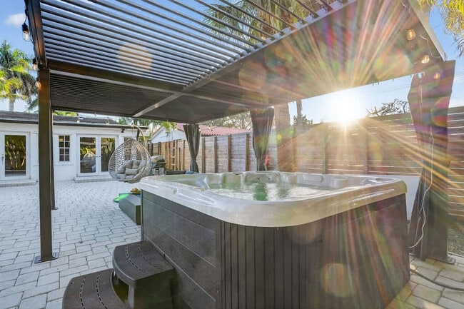 Building Photo - 2423 NE 202nd St