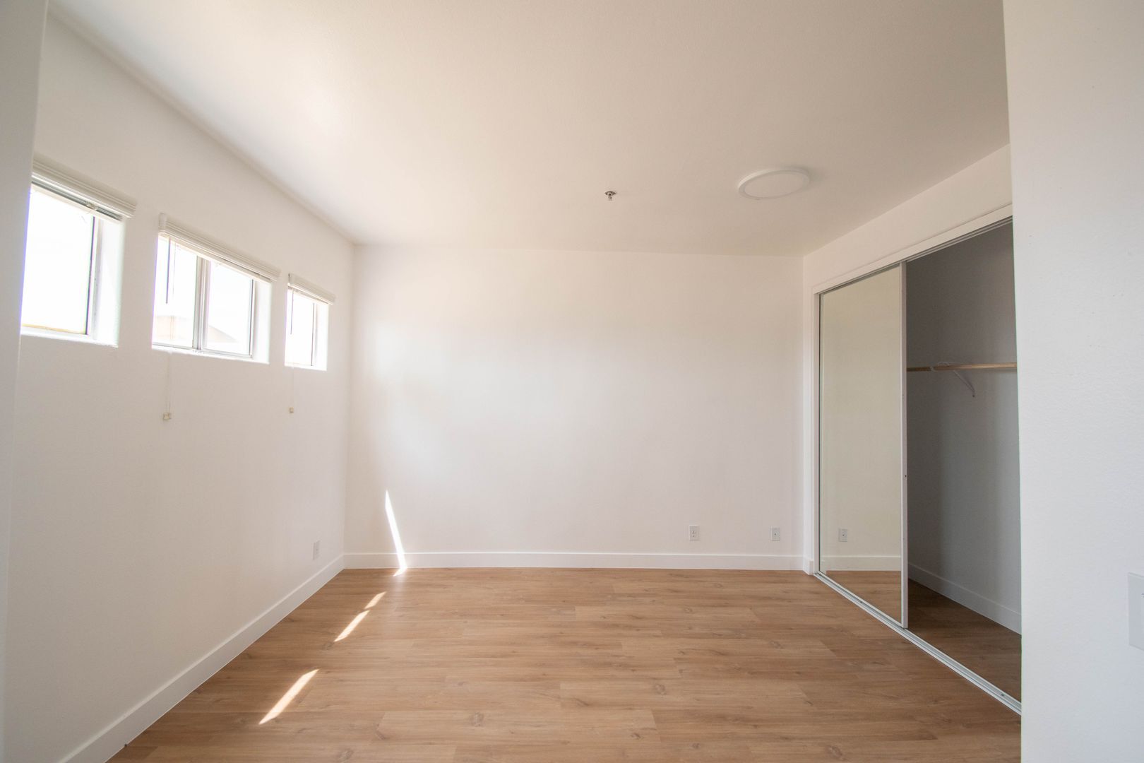 Building Photo - 425 N Alvarado St