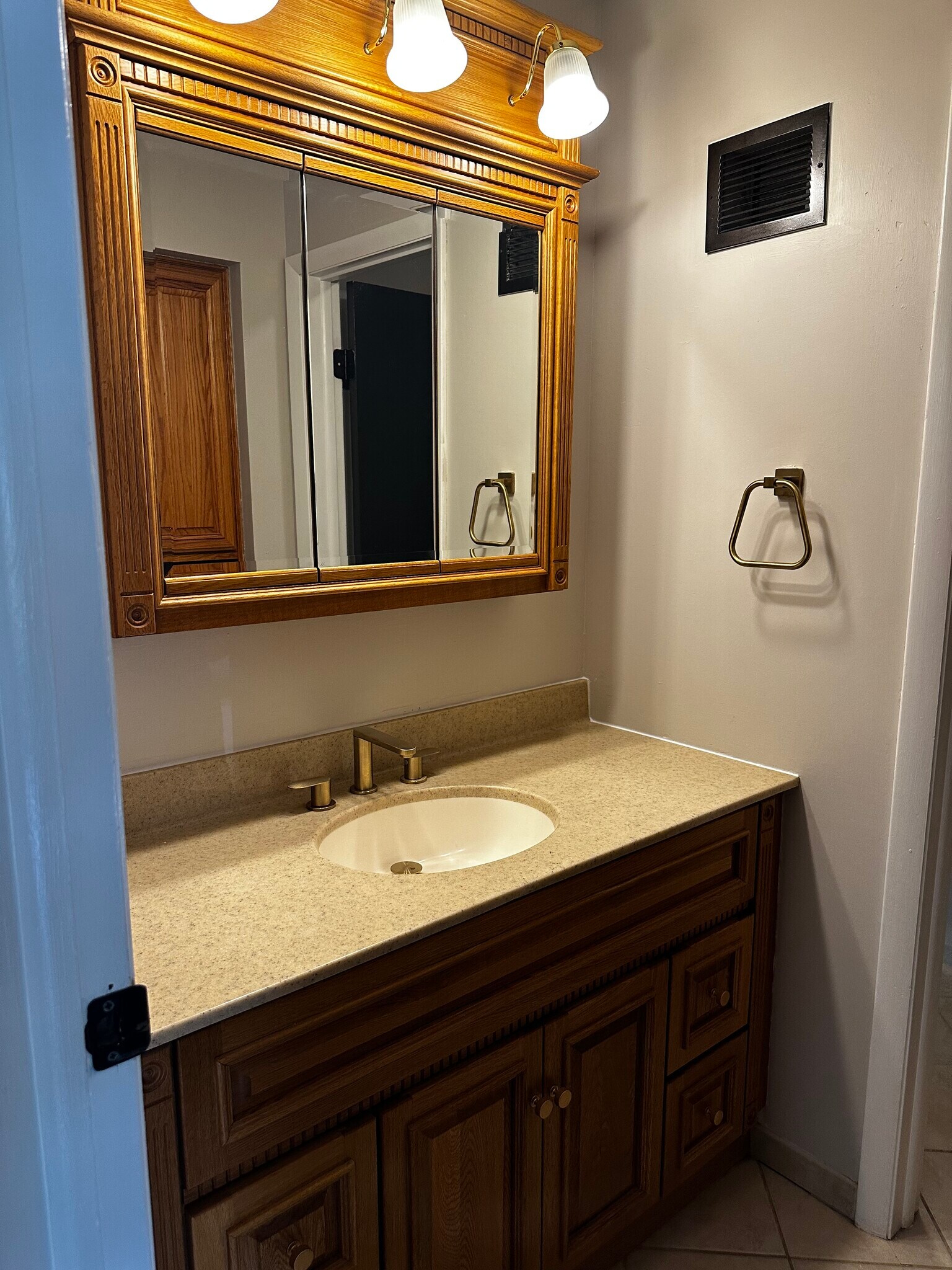 Upstairs bathroom - 4B Kimberly Ct