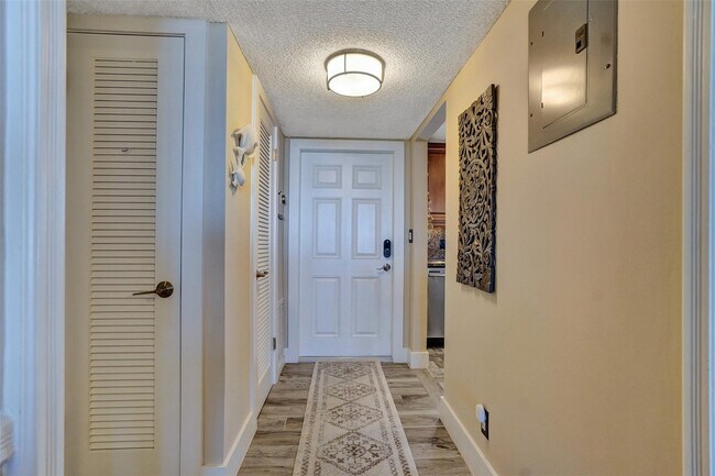 Building Photo - 3051 NE 48th St