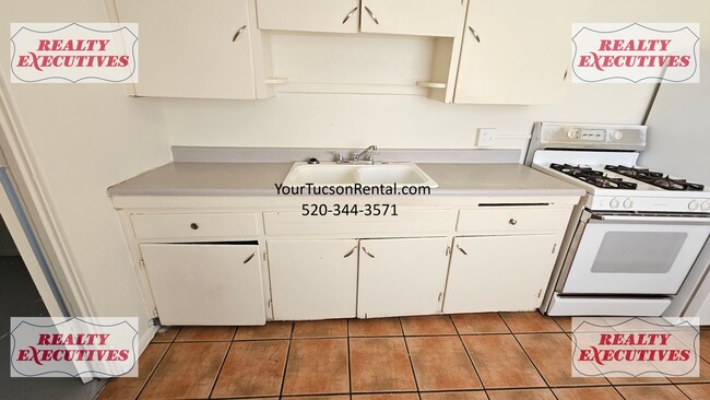 Building Photo - Silverlake Rd & Aviation Rd 3 Bedroom 1 ba...