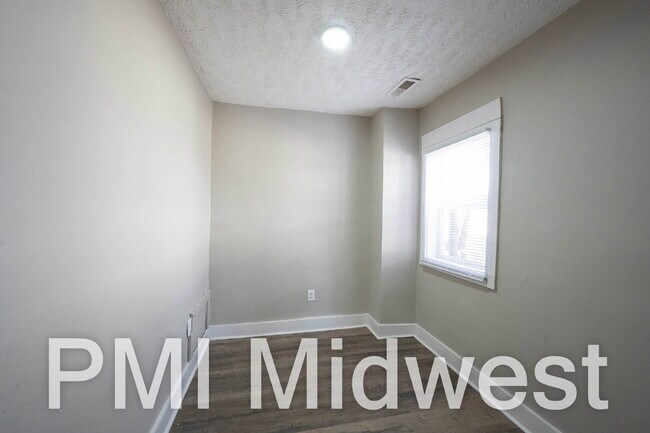 Building Photo - "Chic & Cozy 1-Bed Urban Retreat in Indianapolis – Perfectly Compact Living!"