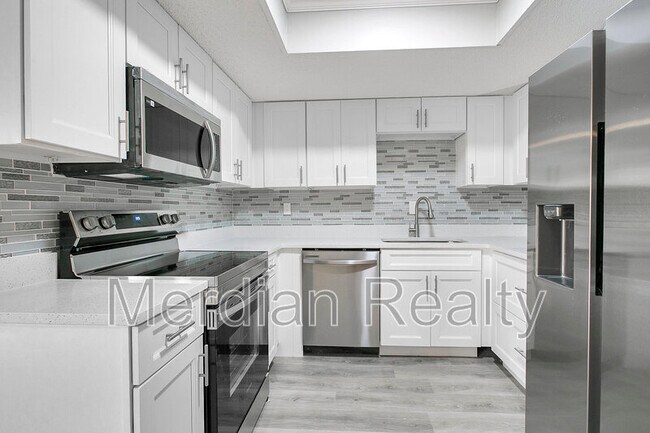 Building Photo - 513 Fairways Ln