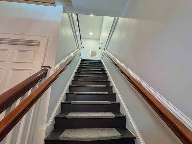 Building Photo - FIRST MONTH RENT FREE! Downtown Living! 2 Bedroom 2 Bath Apartment (No Pets)