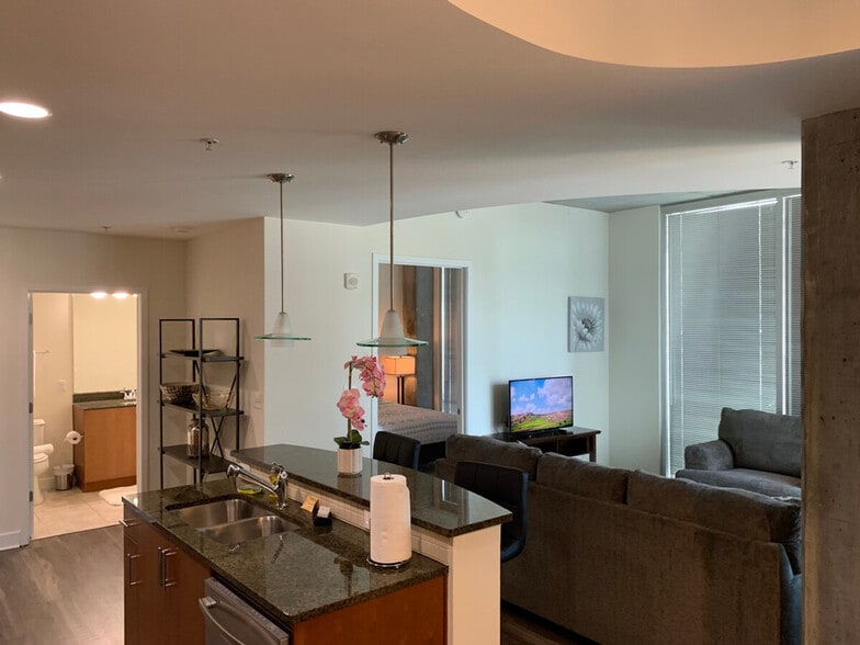 Building Photo - 475 S Church St