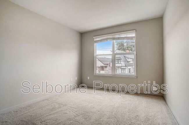 Building Photo - 5239 Claremont Ave