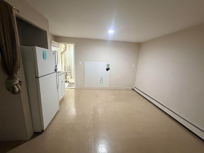 Building Photo - 374 Cator Ave