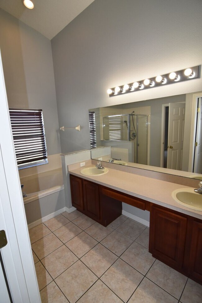 Building Photo - 233 Purslane Pass