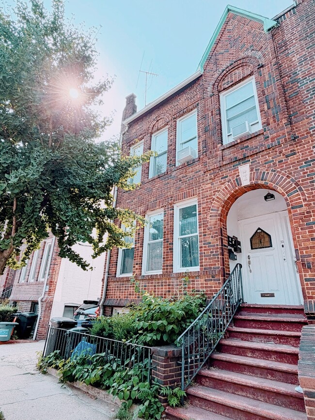 Building Photo - 22 Tehama St