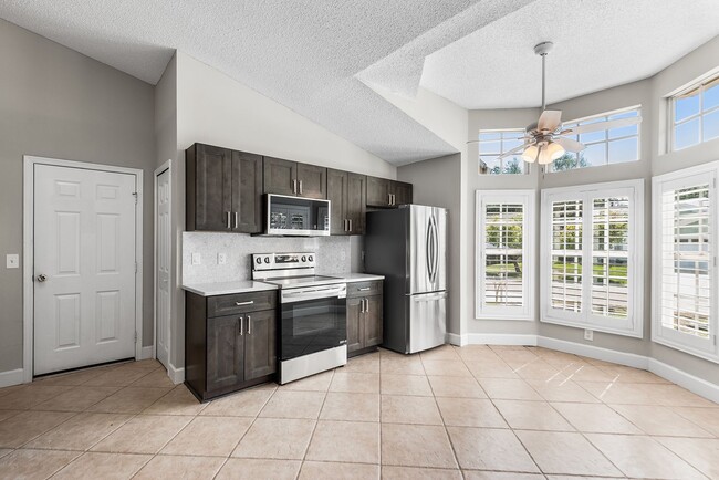 Building Photo - VALRICO HOME FOR RENT!