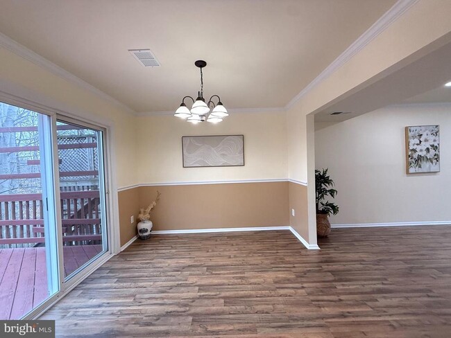 Building Photo - 5278 Lonsdale Dr