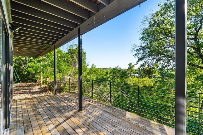 Building Photo - 911 Redbud Trail