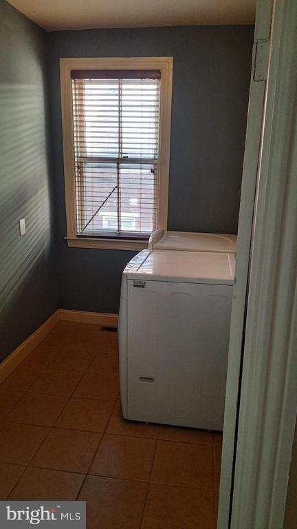 Building Photo - 238 Muench St