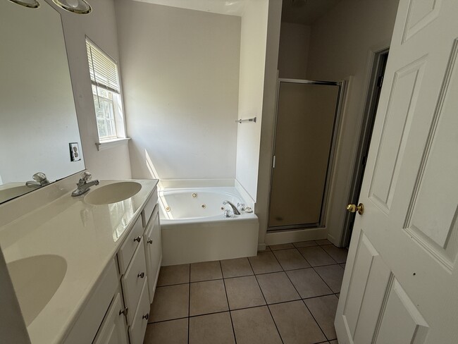 Building Photo - 236 Fairview Cir