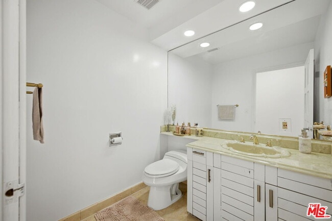 Building Photo - 2846 Royston Pl