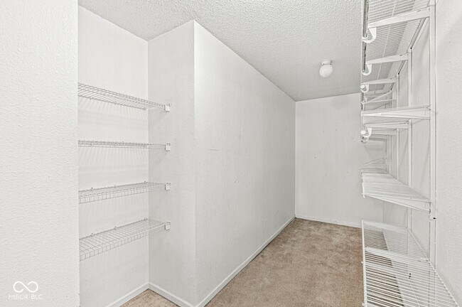 Building Photo - 7928 States Bend Dr