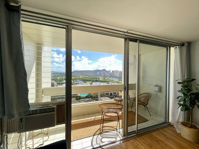 Building Photo - Ala Wai Skyrise Condo with a Beautiful Dia...