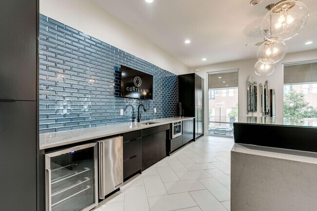 Building Photo - 5005 Galleria Dr