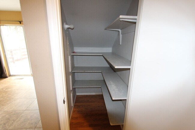 Building Photo - 5-Bedroom University Heights Gem – Privacy...