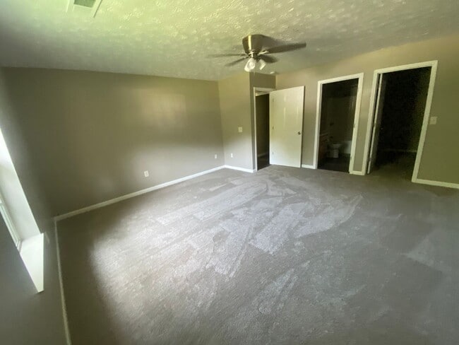 Building Photo - 3 bedroom 2 bath home
