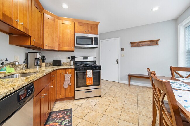 Building Photo - 2 Holden Ct