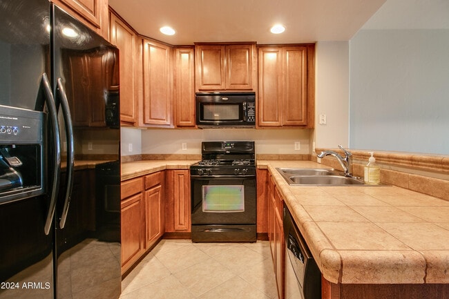 Building Photo - 5450 E Deer Valley Dr