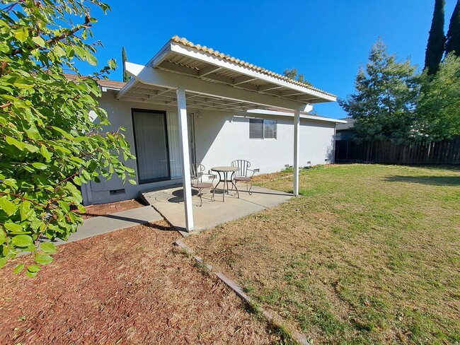 Building Photo - Cute, Clean, and Ready to Move In