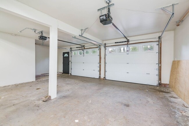 Building Photo - 5 bed 3 bath Home in Fairbanks