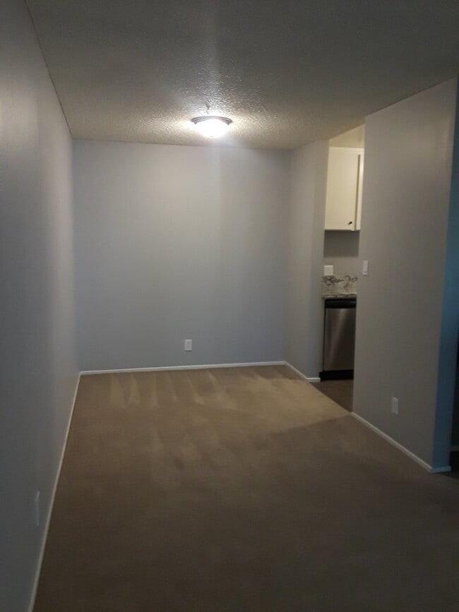 Building Photo - 2 bedroom 2 bath in Southwest Reno