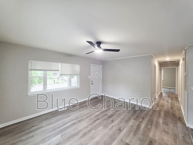 Building Photo - 837 Waring St