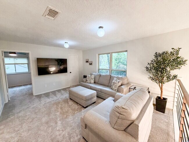 Building Photo - 29 Pinewood Forest Ct