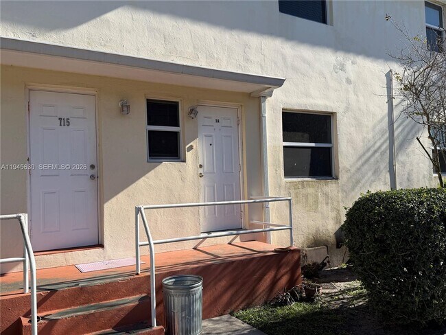 Building Photo - 715 NE 91st St