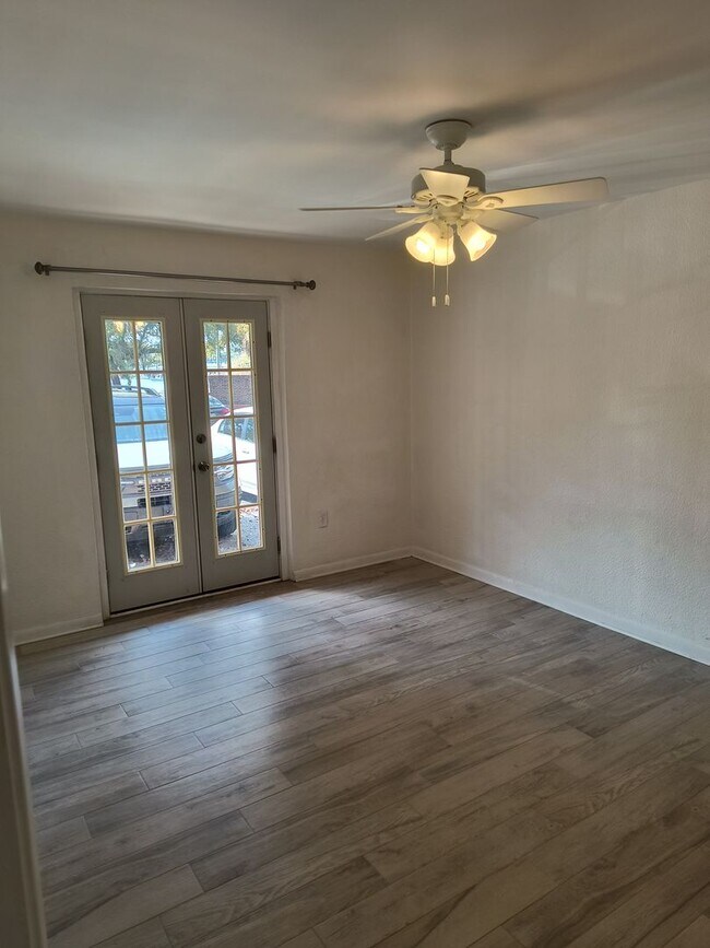 Building Photo - NEW LOWER PRICE  Wonderful 2 Bedroom 1.5 Bathroom condo