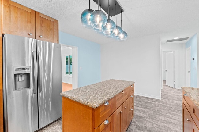 Building Photo - 8675 SW Keathley Ct