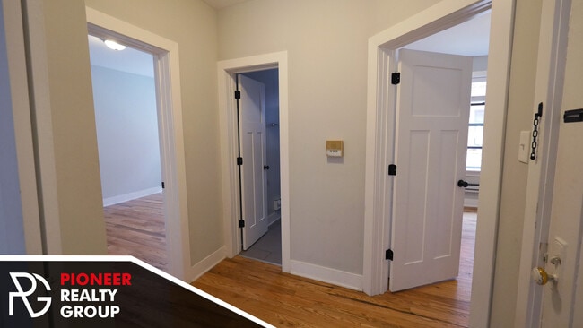 Building Photo - 3941 N Janssen Ave