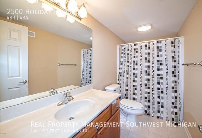 Building Photo - 2500 Holiday House Rd