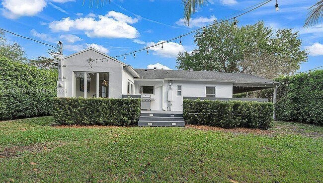 Building Photo - 5850 SW 47th St