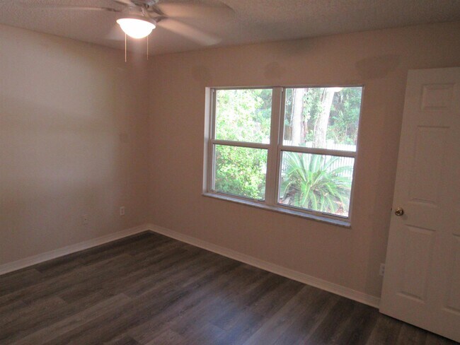 Building Photo - 657 Intracoastal Cir