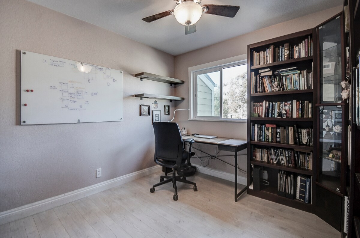 Building Photo - 11 Seamist Ct