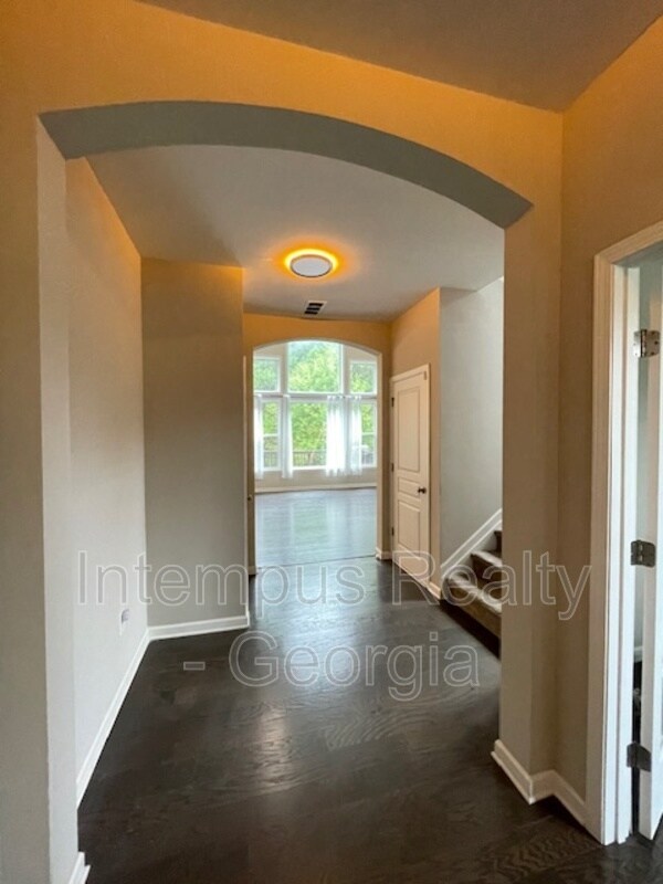 Building Photo - 3816 Thackary Dr