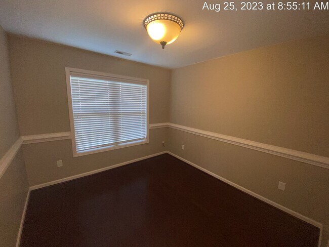 Building Photo - 299 Ranier Dr