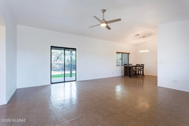 Building Photo - 1081 Paseo Freno