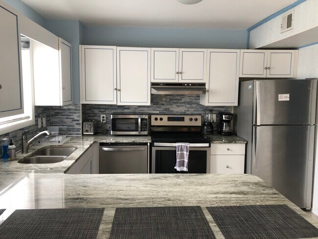 Building Photo - 105 Jamestown Rd