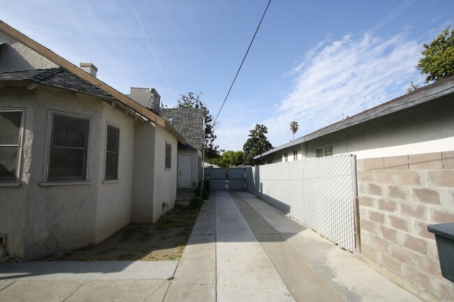 Building Photo - 4508 E Illinois Ave