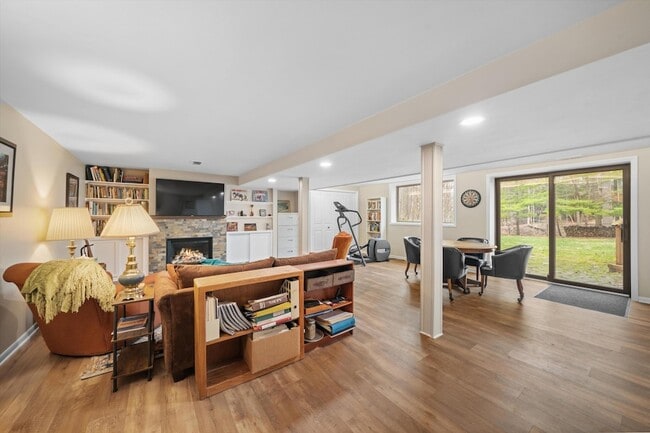 Building Photo - 2854 Parkridge Dr