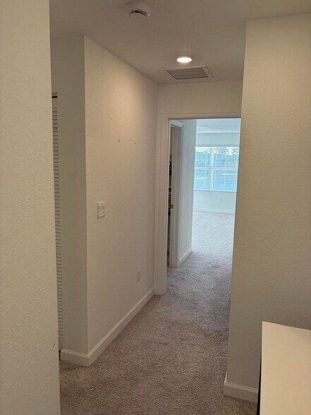 Building Photo - 4181 Lagoon Shore Dr