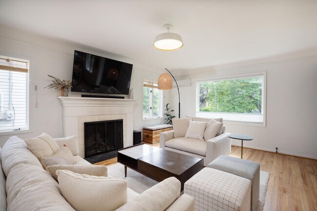 Main Floor - Living Room - 6363 NE 31st Ave