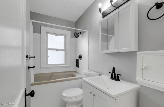 Building Photo - 3363 E 102nd St