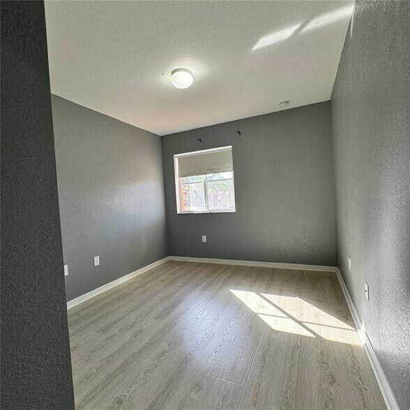 Building Photo - 1855 SW 89th Ter